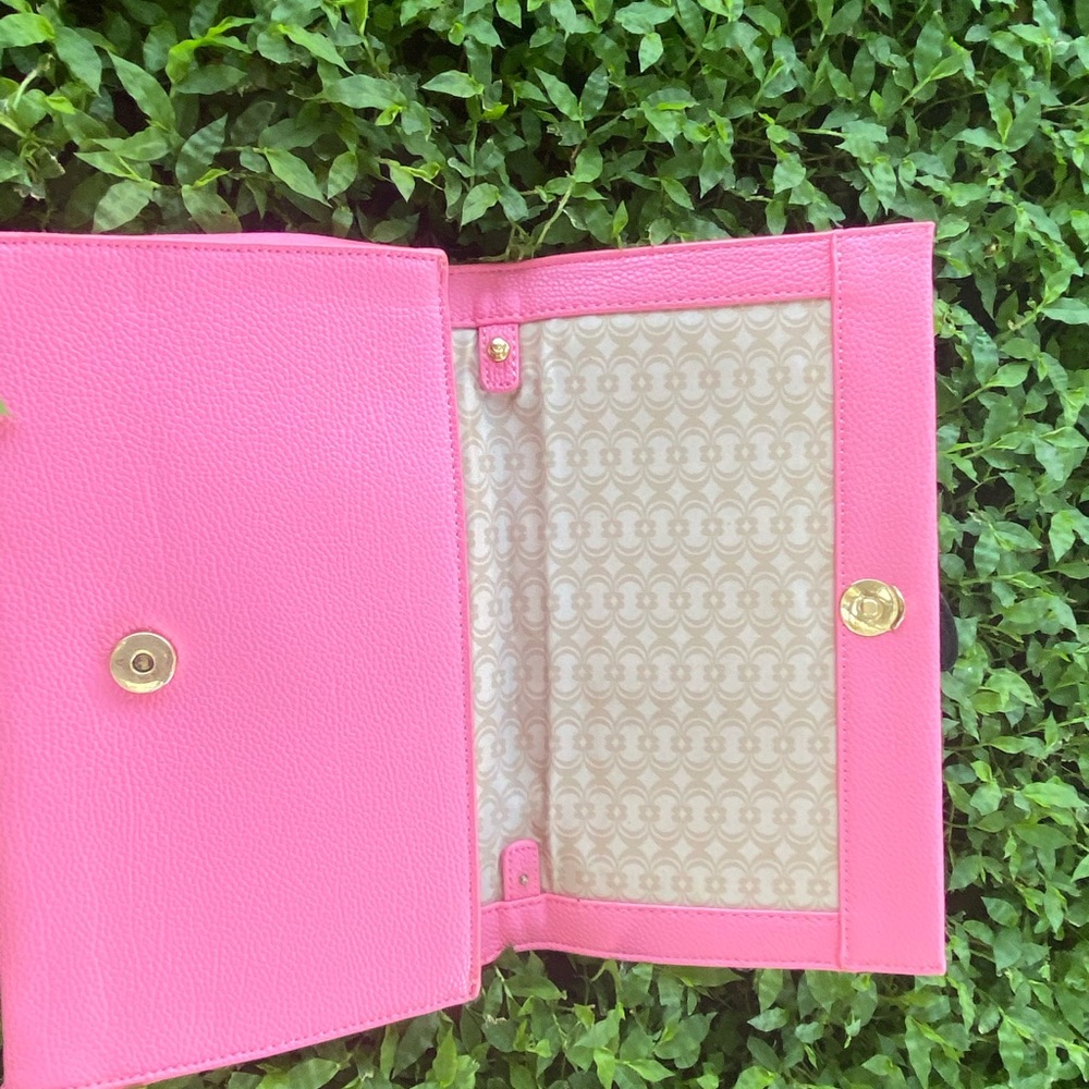 Pink purses - Picture 2 of 2